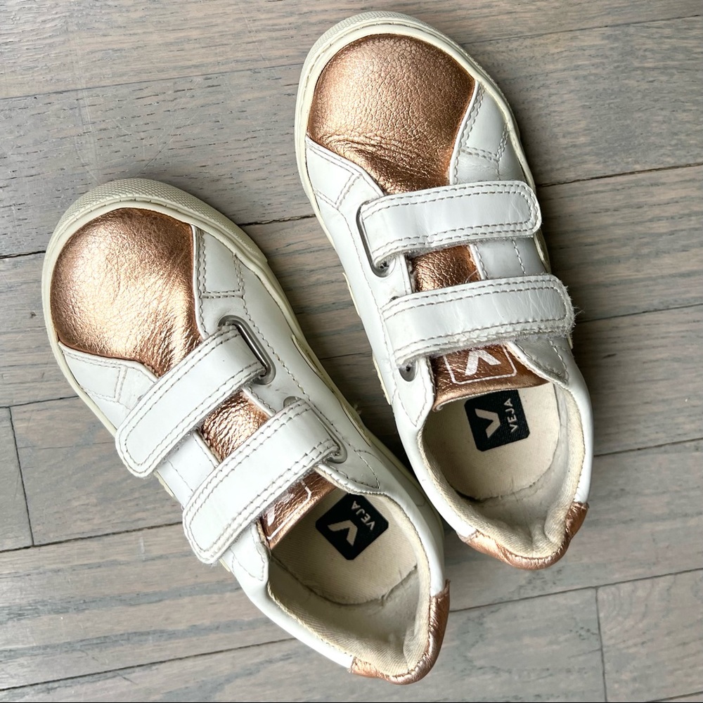 Veja kids esplar Velcro sneakers size 29 or US 12